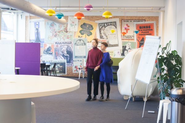 Myriam Lefkowitz, ‘La Bibliothèque’, (2018), book launch & performance. Photo: Coco Duivenvoorde.