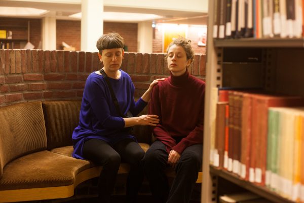 Myriam Lefkowitz, ‘La Bibliothèque’, (2018), book launch & performance. Photo: Coco Duivenvoorde.