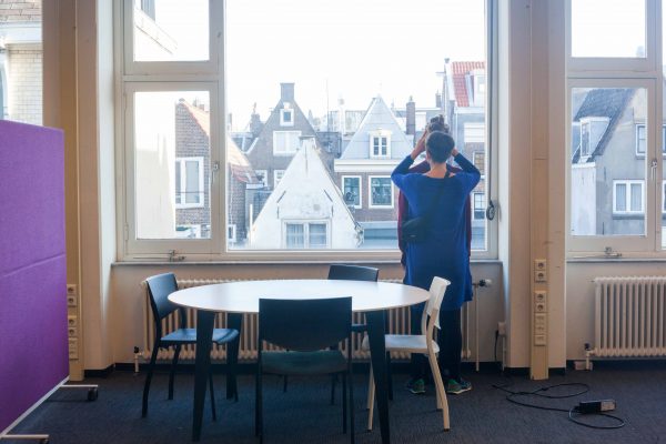 Myriam Lefkowitz, ‘La Bibliothèque’, (2018), book launch & performance. Photo: Coco Duivenvoorde.