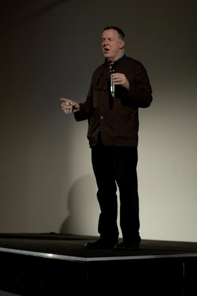 Matt Mullican on his hypnosis performances (2011), lecture. Photo: Marleen Özgür.