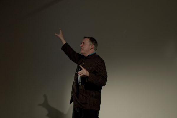 Matt Mullican on his hypnosis performances (2011), lecture. Photo: Marleen Özgür.