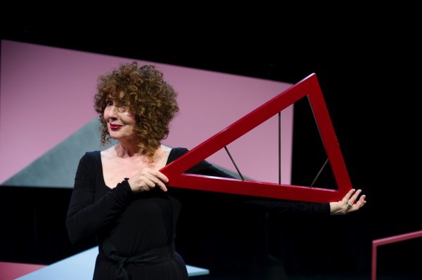 Guy de Cointet & Robert Wilhite, ‘Iglu’ (2010), performance. Photo: Sal Kroonenberg.