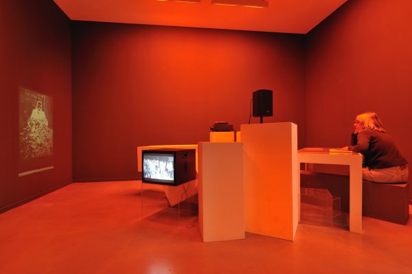 Sarah Pierce, ‘It’s Palpable In The Air’ (2008), installation. Photo: Sal Kroonenberg.