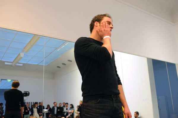 Keren Cytter, ‘Performer/Audience/Mirror’ (2010), performance. Photo: Nicholas Burrough.