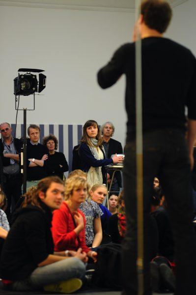Keren Cytter, ‘Performer/Audience/Mirror’ (2010), performance. Photo: Nicholas Burrough.