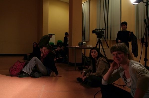 Keren Cytter, ‘Performer/Audience/Mirror’ (2009), performance.